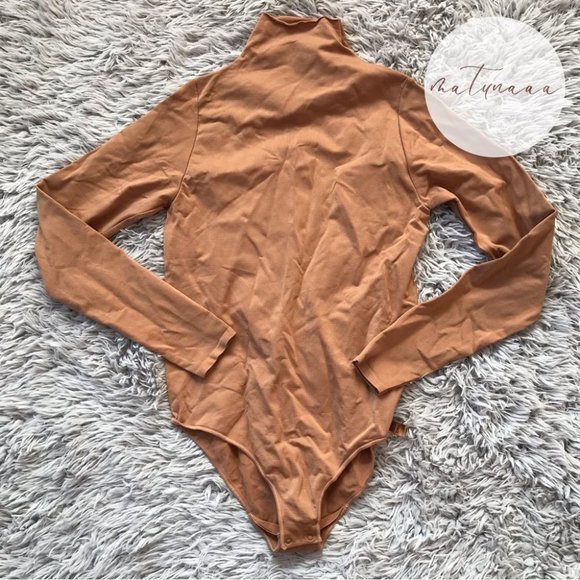 Skims Essential Mock Neck Long Sleeve Bodysuit in Camel L/XL NWOB - Picture 1 of 2